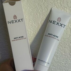 Anti Acne Bentonite Clay Mask — White